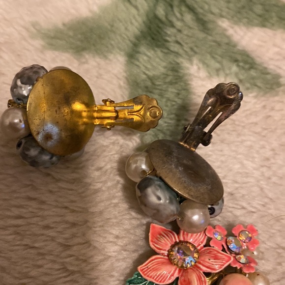 Two pair vintage clip earrings (CO) - Picture 8 of 12